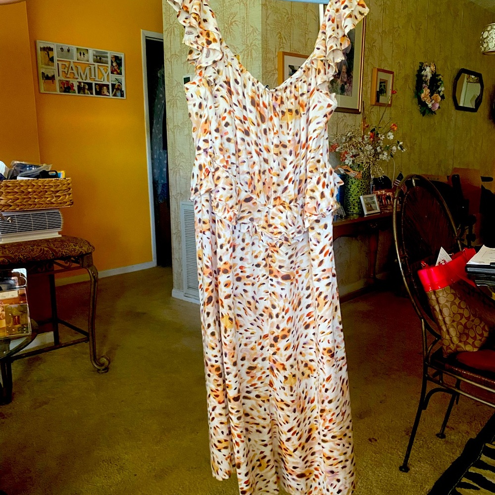 Sophia Vagaro, beautiful dress can be worn off the shoulder